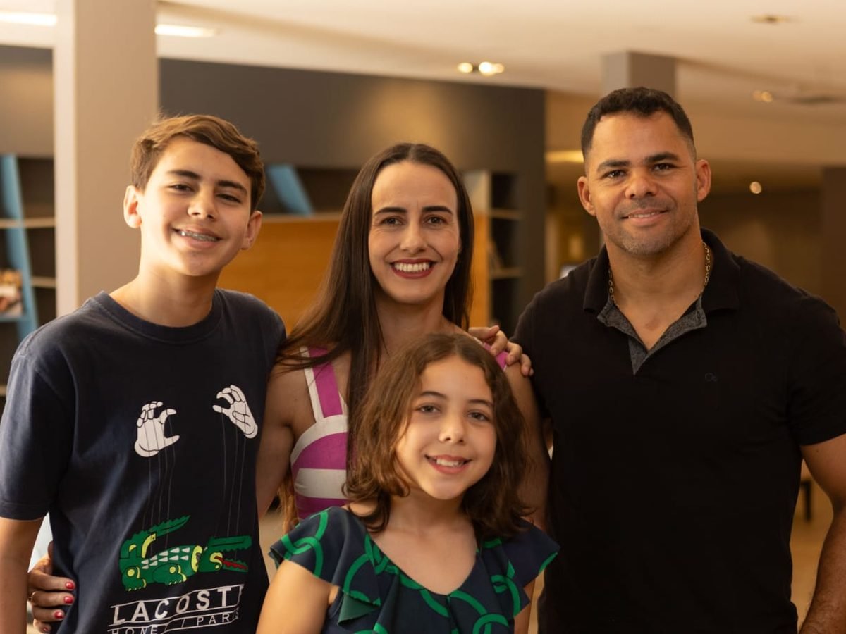 Priscila com o marido João Carlos e os filhos Pedro e Catarina